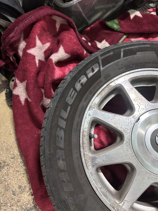 Продам коплект резины