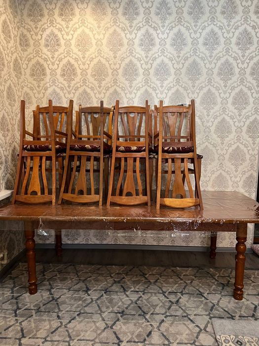 Срочно!!! Продаю стол-стул 1+8.  Состояние отличное!