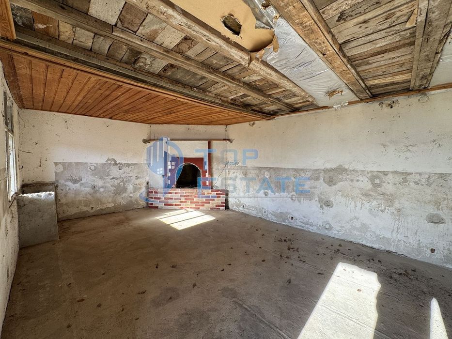 Двуетажна слънчева вила във вилната зона на град Бяла Черква