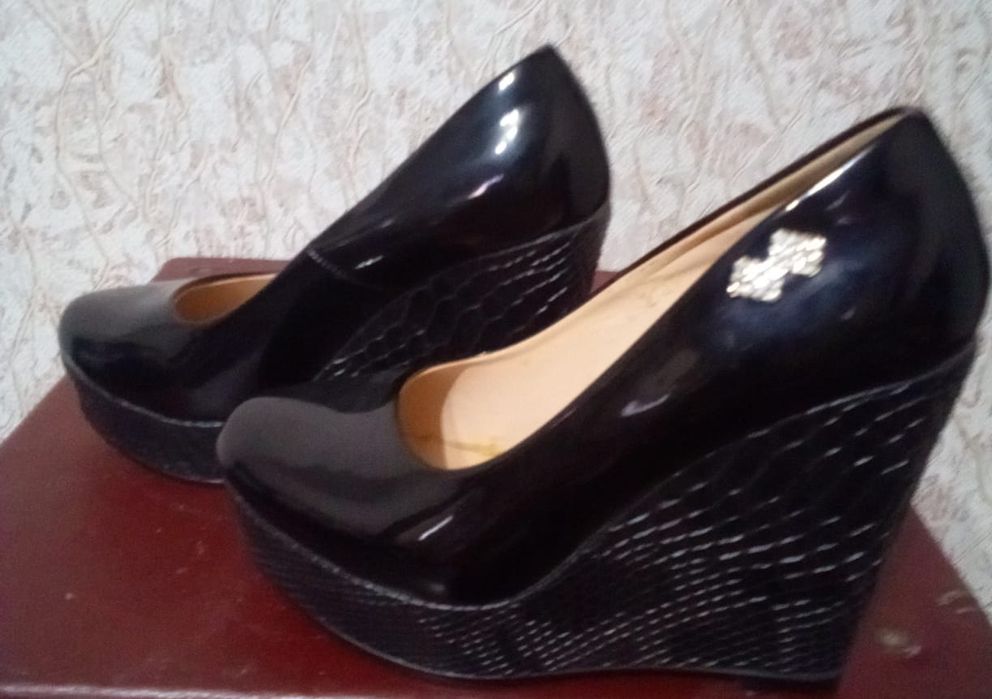 Продам обувь 36-37 рр