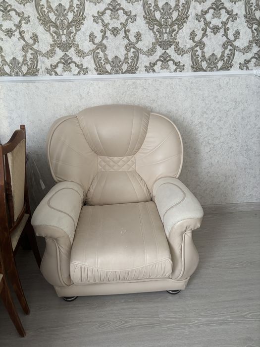 Продам диваны и кресло