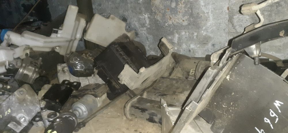 Фольксваген Пассат Б6 продам запчати