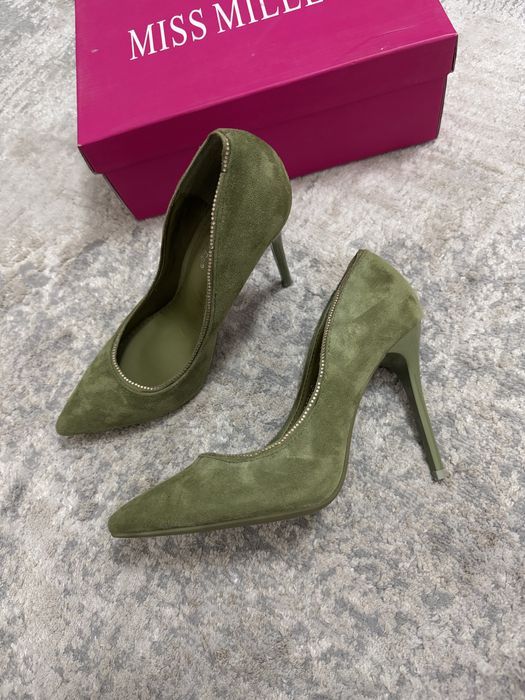 Ayollar tufliysi. Balotviy rangda.