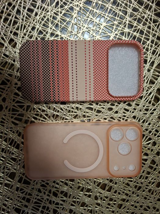 Vând Huse Iphone 17 Pro, 16 Pro, Apple Watch