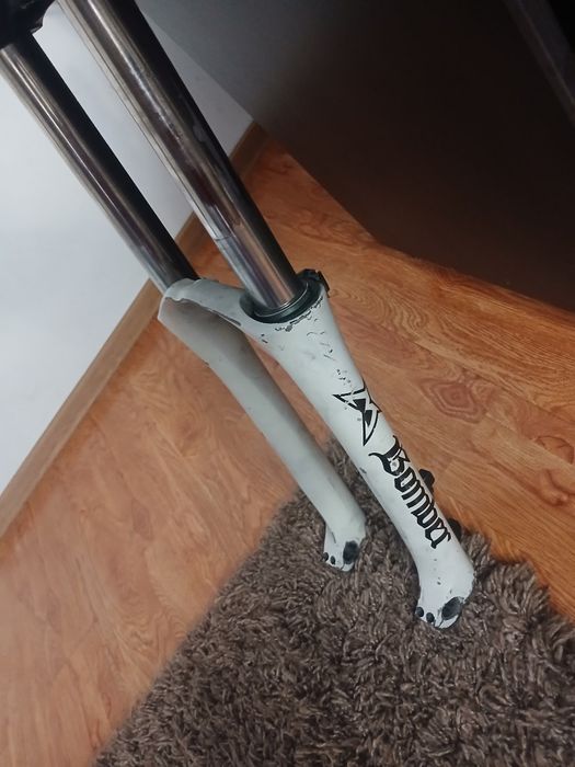Vând/schimb  furcă marzocchi bomber
