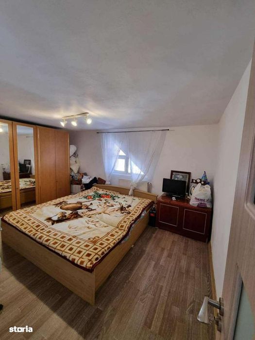Închiriez etaj sau vând casă Vlădești