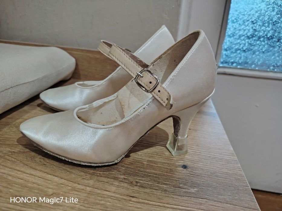 Обувки за стандартни танци