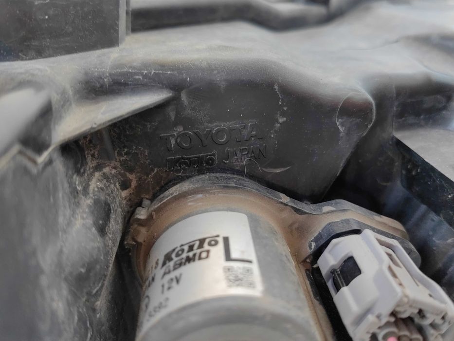 Фар Toyota Land Cruiser FJ150 Prado LED ляв