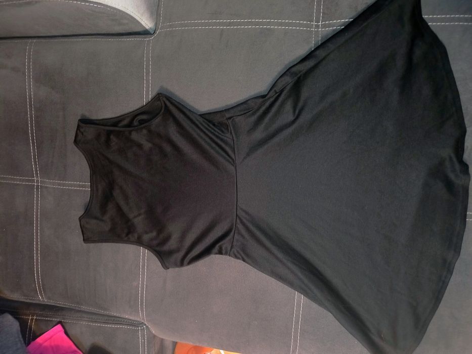 Rochie neagră de mărime medie