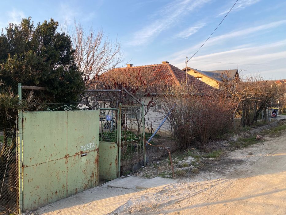 Casa cu teren de vânzare