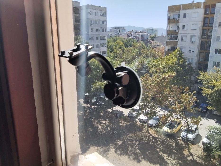 Оригинална немска стандартна стойка за захващане на  джипиес в колата