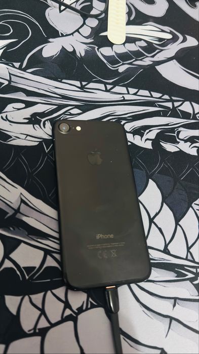 Продам Iphone 7