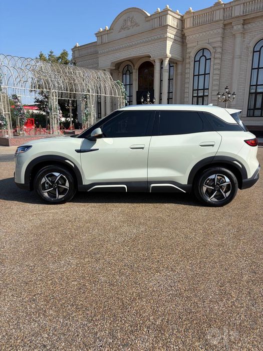 Byd YuanUp Sotiladi 2025 yil