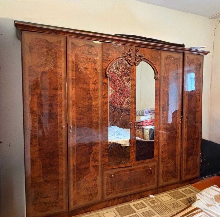 Спальный гарнитур сатылады. Состояниесы жақсы.