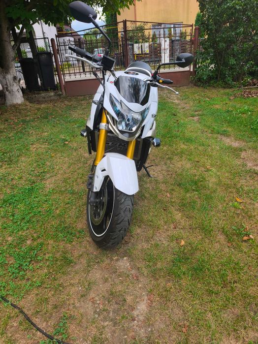 Suzuki gsr 750  impecabil