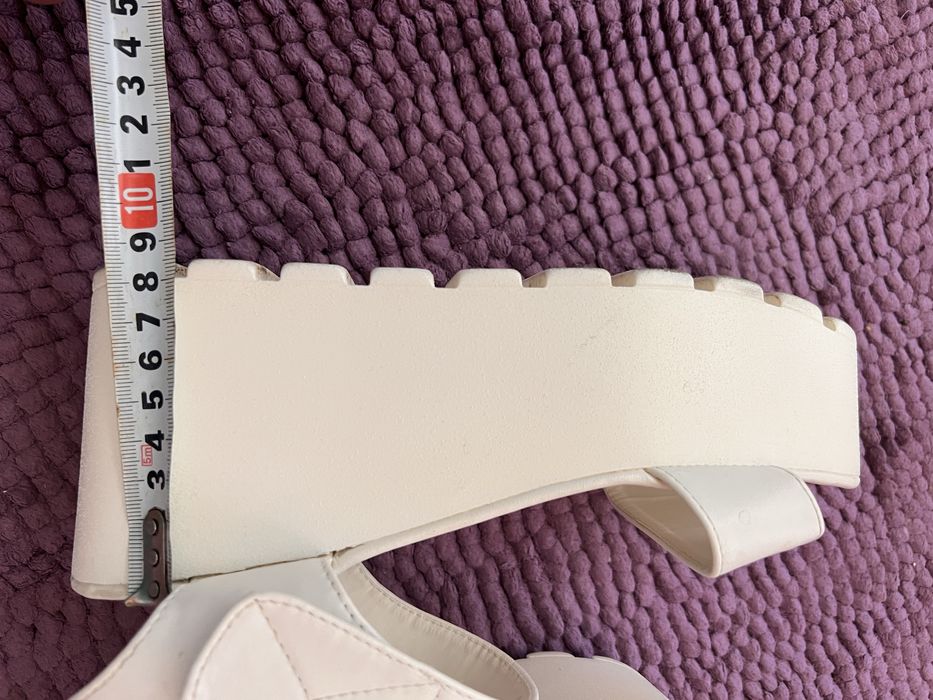 Сандали на платформа