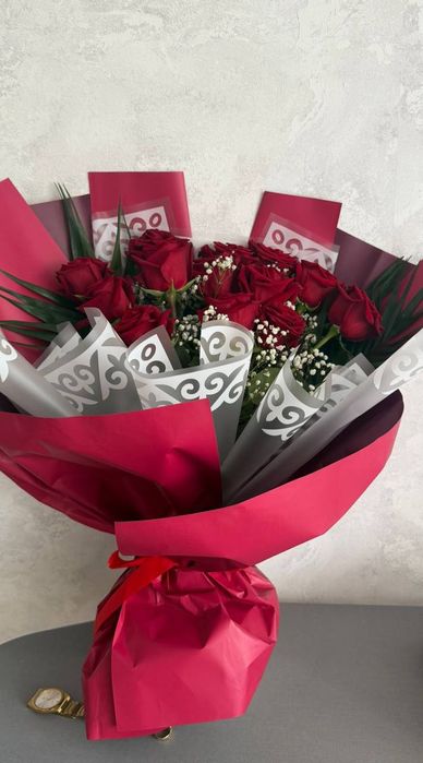 13 красных роз,пышный,цена 10к