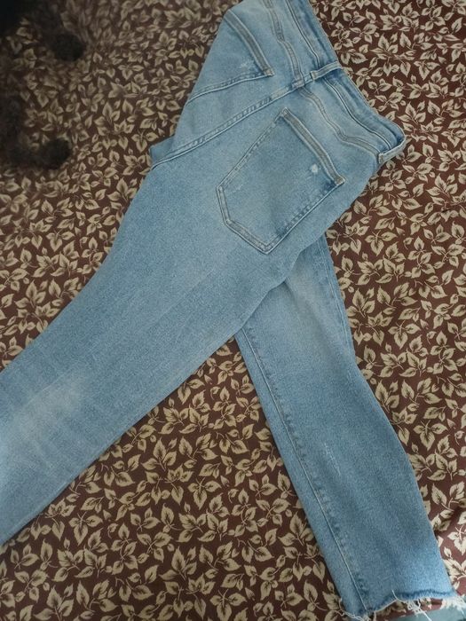 Много дънки на Зара