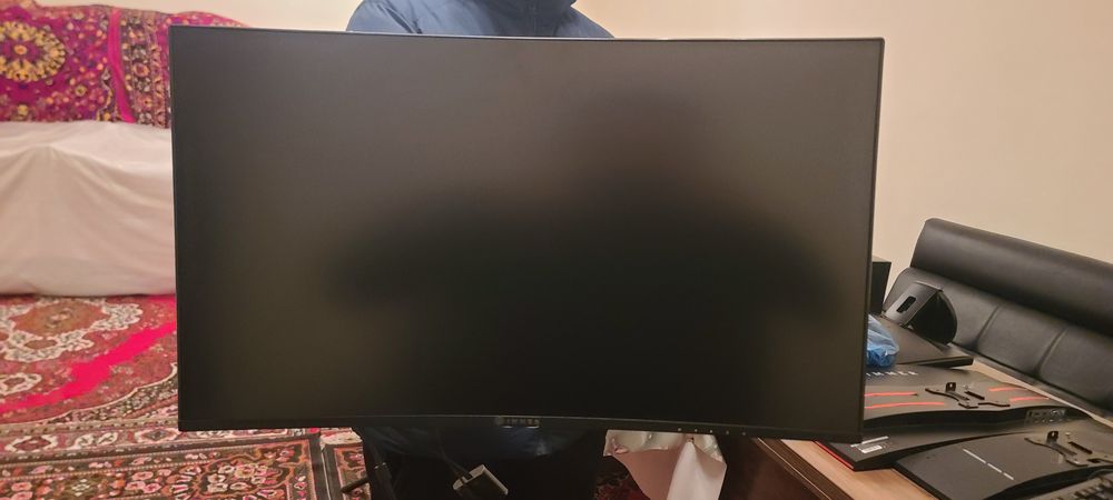 Продается монитор 32" игравой полуовал 2 шт. + кранштейн