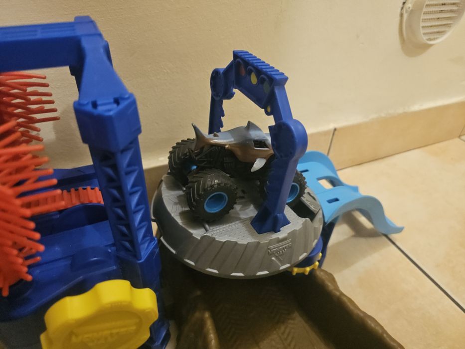 Vând Spălătorie Monster Jam