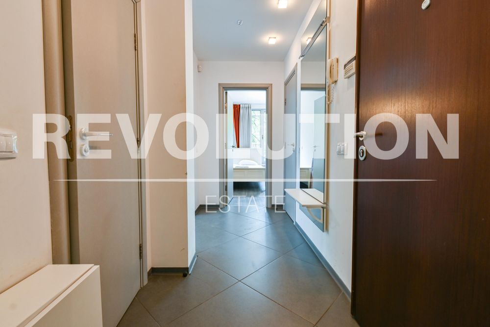 Дава се под наем Тристаен апартамент в София, Оборище - 100 кв.м за 1000 € - Снимка #4