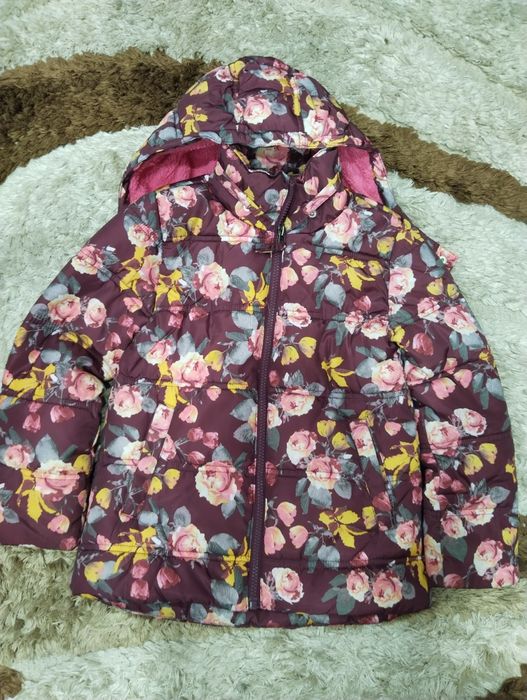 Продам курточки на девочку