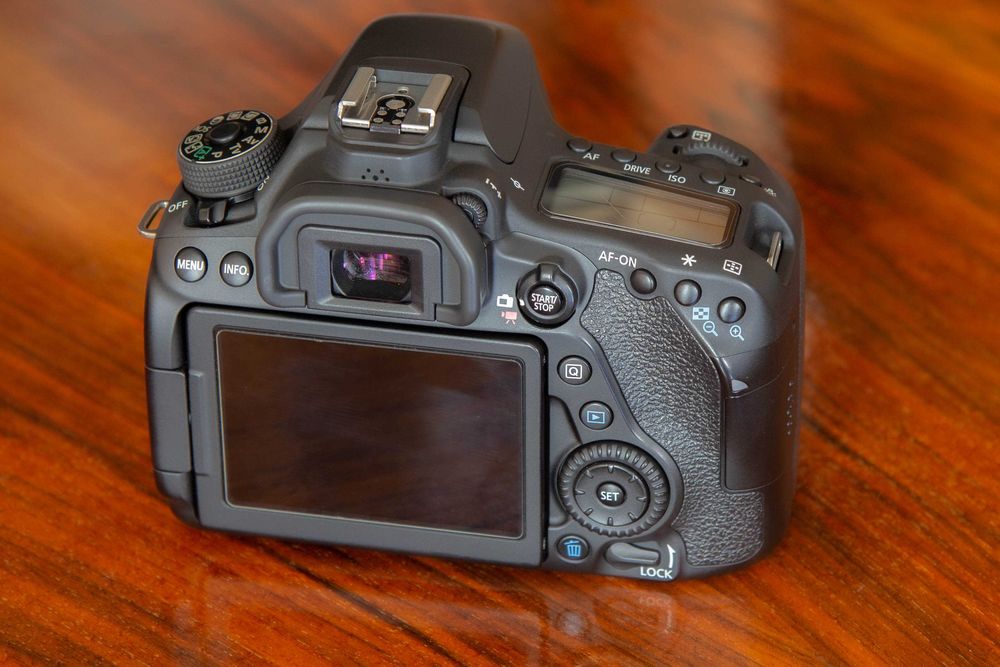 Canon EOS 80D тяло