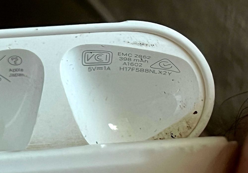 Apple AirPods 2 carcasa A1602 Lightning stare foarte buna