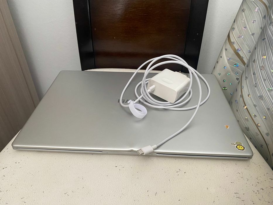 Huawei Matebook Ryzen 5/512 SSD