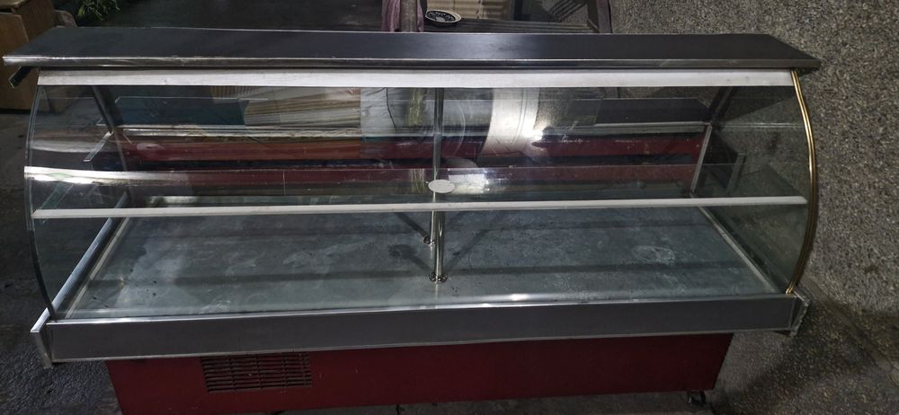 Продаю витринный холодильник рабочий