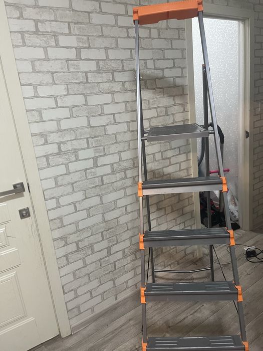 Продаю Стремянка  6ступеней