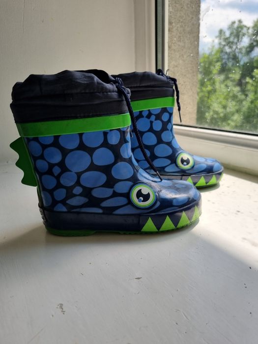 Продаю резиновые сапоги и кожаные ботинки 26 размера