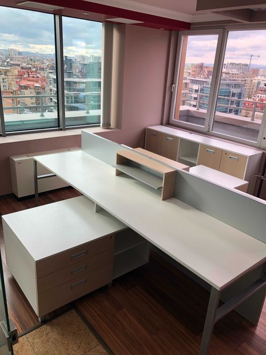 Офис мебели - конферентна маса, бюра с контейнери, бенч, столове и др.