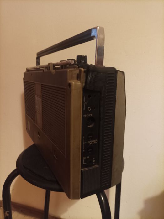Vând cu defect  jvc