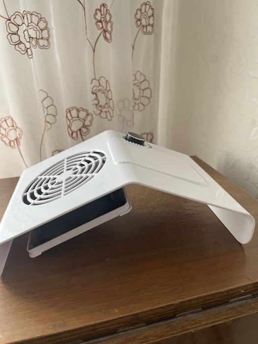 Вытежка для маникюра