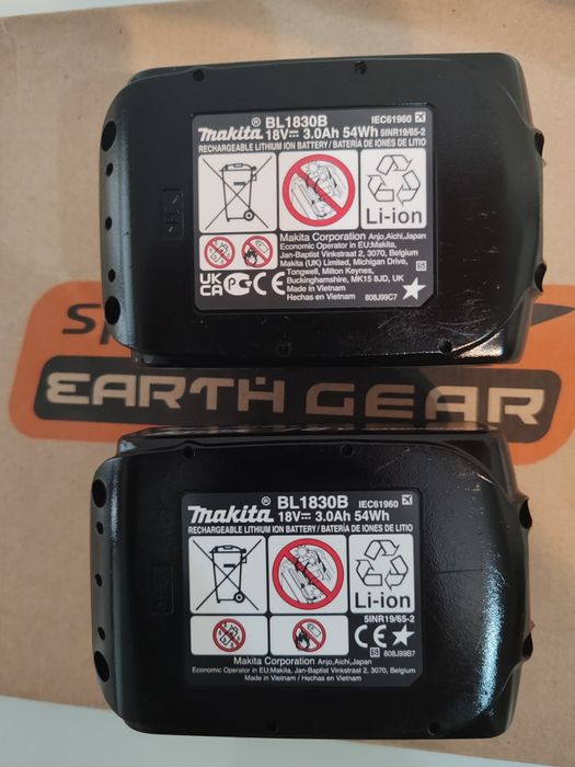 Acumulatori  3 Ah 18 V 2 buc  si statie incarcare Rapida  18V