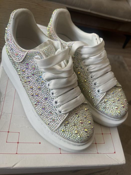 Кецове от ествена кожа с камъни