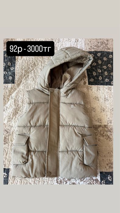 Продам комбинезоны б/у демисезонные, жилетки новые.