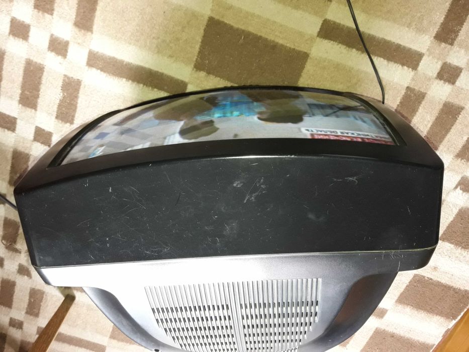 •телевизор старый.