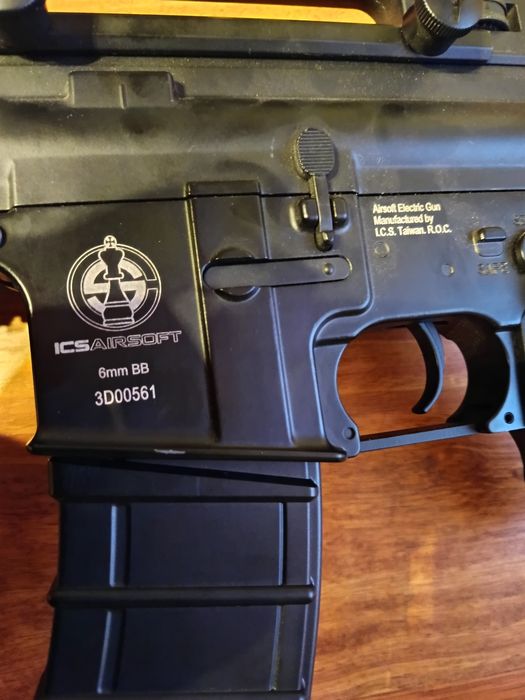 Replica Airsoft ICS M4 Metal, pat rabatabil.