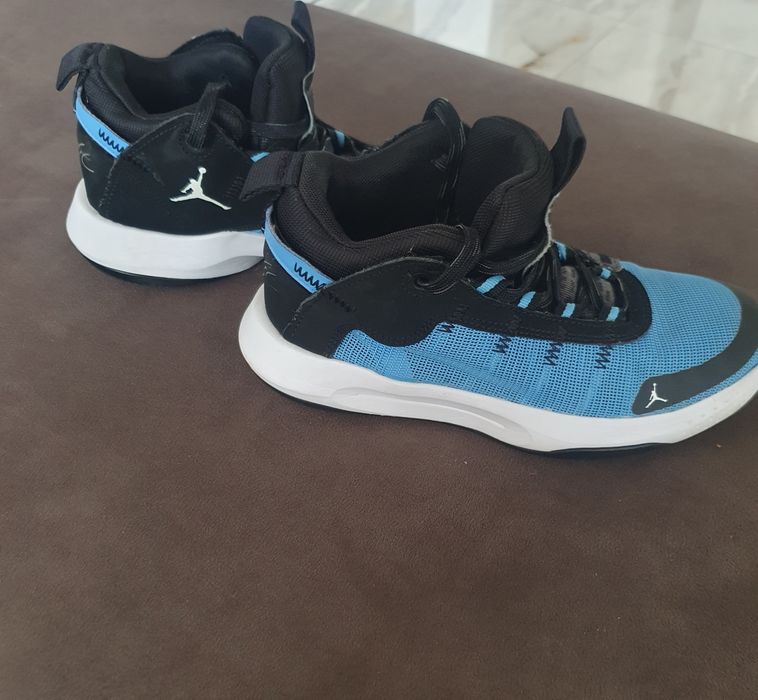 Adidasi fotbal,nike jordan