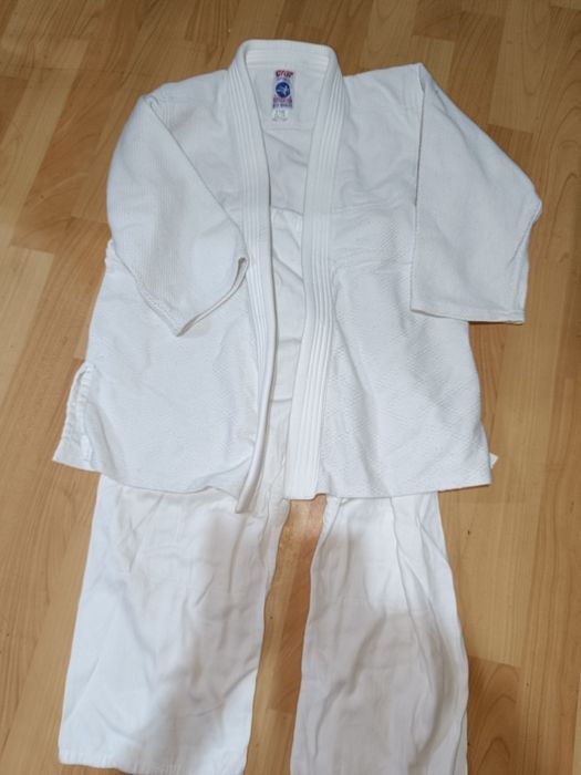 Продам кимано на 6/9 лет