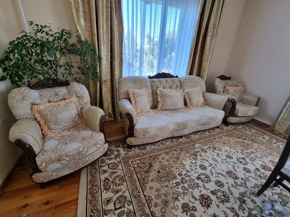 Продам диван и два кресла