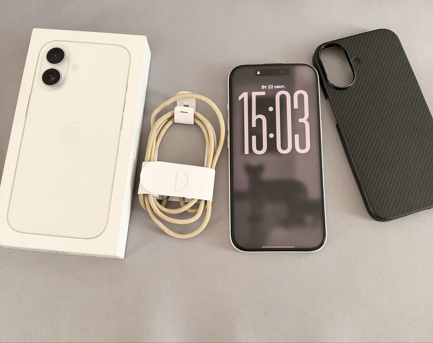 Продавам iPhone 17 256 e sim