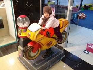 Vand jucarii cu fise kiddie rides air hockey masa de fotbal