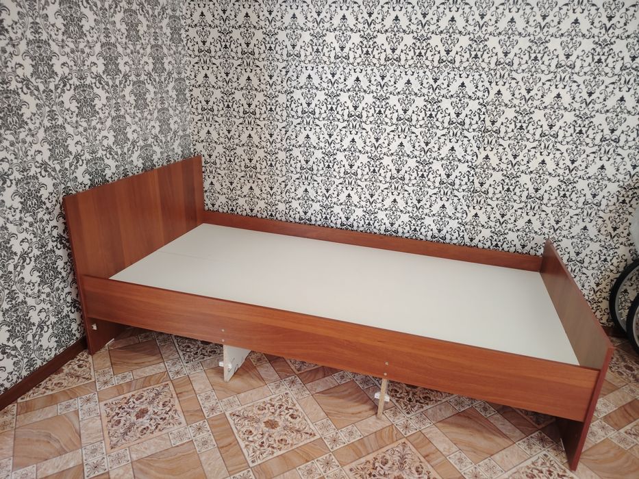 Кровать с выдвижными ящиками