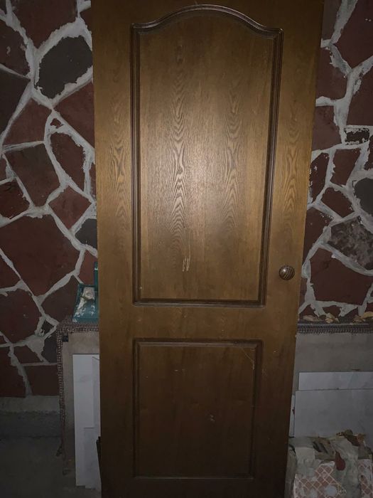 Двери  деревянные .