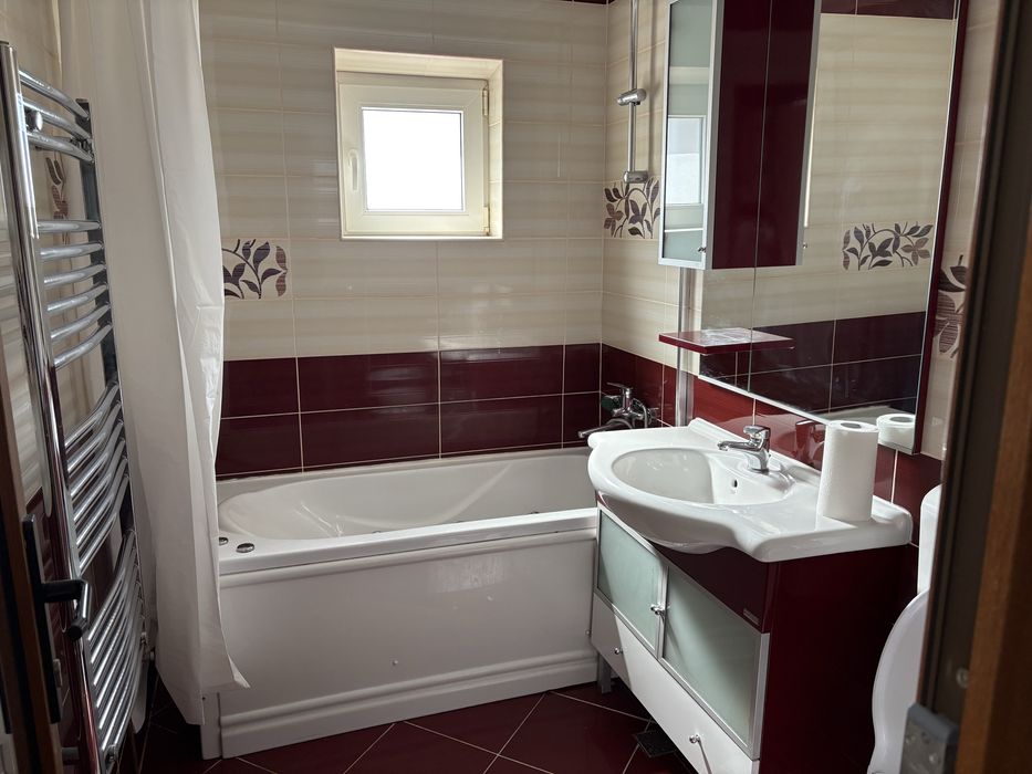 Inchiriez apartament 3 camere