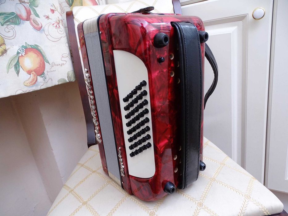 Нов акордеон Велтмайстер Каприс 40 баса