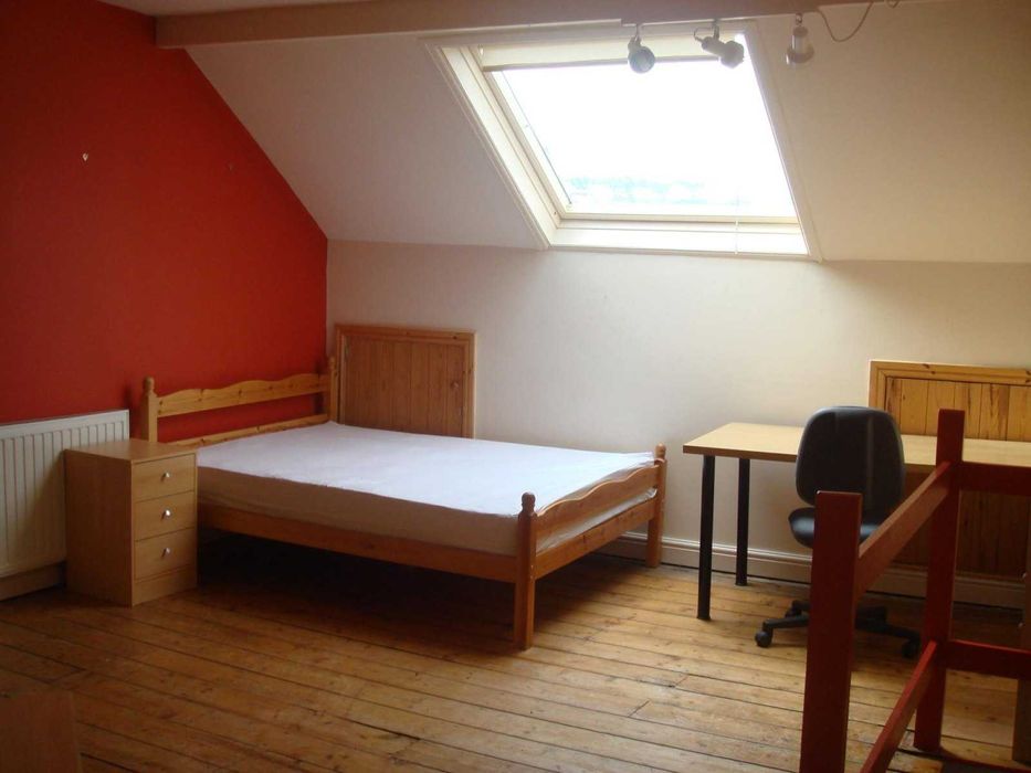 Дава се под наем Тристаен апартамент в София, Център - 80 кв.м за 499.8 € - Снимка #2